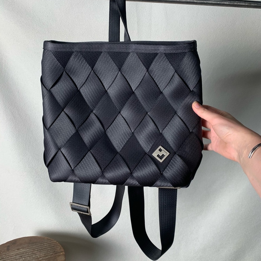 Maggie Bag’s seatbelt bag